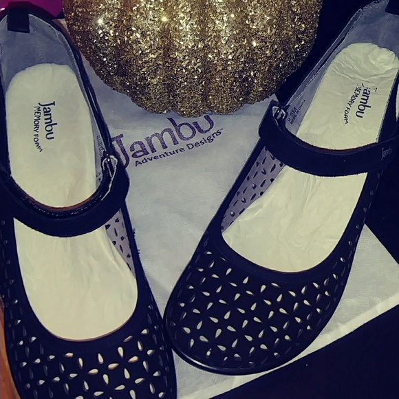 Shoes - Picture 4 of 5